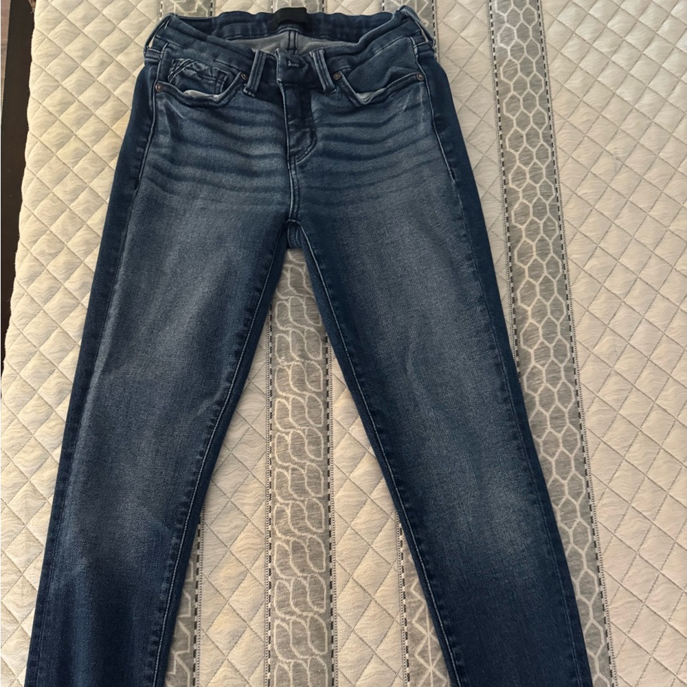 Gently used Sz 25x32 Buckle Black Skinny Jeans